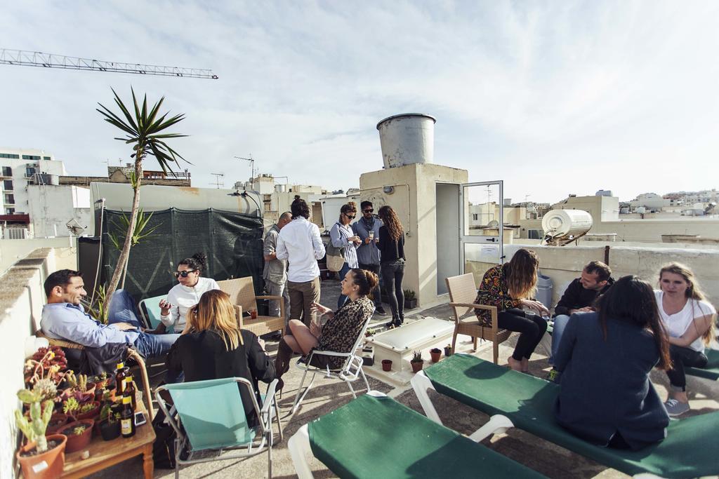 Granny'S Inn Hostel Sliema Exterior photo